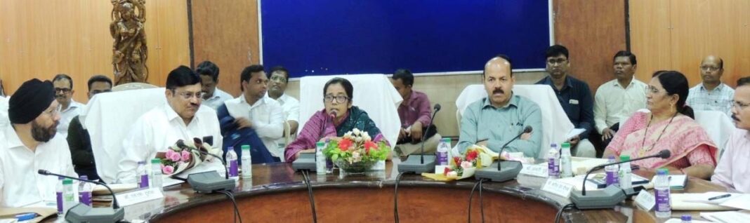 रायपुर : हरित खाद, नीली-हरी शैवाल और जैव उर्वरकों पर जोर दिया कृषि उत्पादन आयुक्त शहला निगार ने