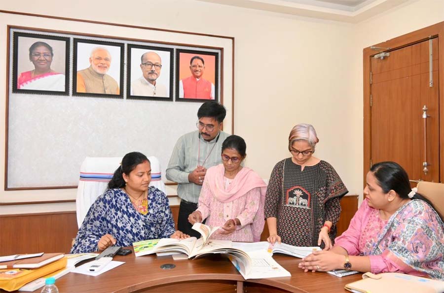 रायपुर : आंगनबाड़ी केवल पोषण नहीं, बल्कि संस्कार निर्माण की पाठशाला बने – मंत्री लक्ष्मी राजवाड़े