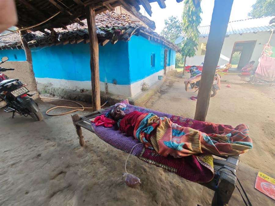 रायपुर : कैंसर पीड़ित महिला को जिला अस्पताल में कराया गया भर्ती, कलेक्टर ने बेहतर उपचार के दिए निर्देश