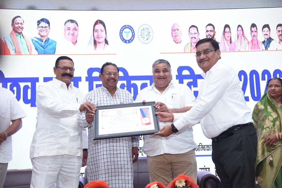 रायपुर : ग्रामीण अर्थव्यवस्था का मजबूत आधार स्तंभ हमारा पशुधन-पर्यटन एवं संस्कृति मंत्री राजेश अग्रवाल