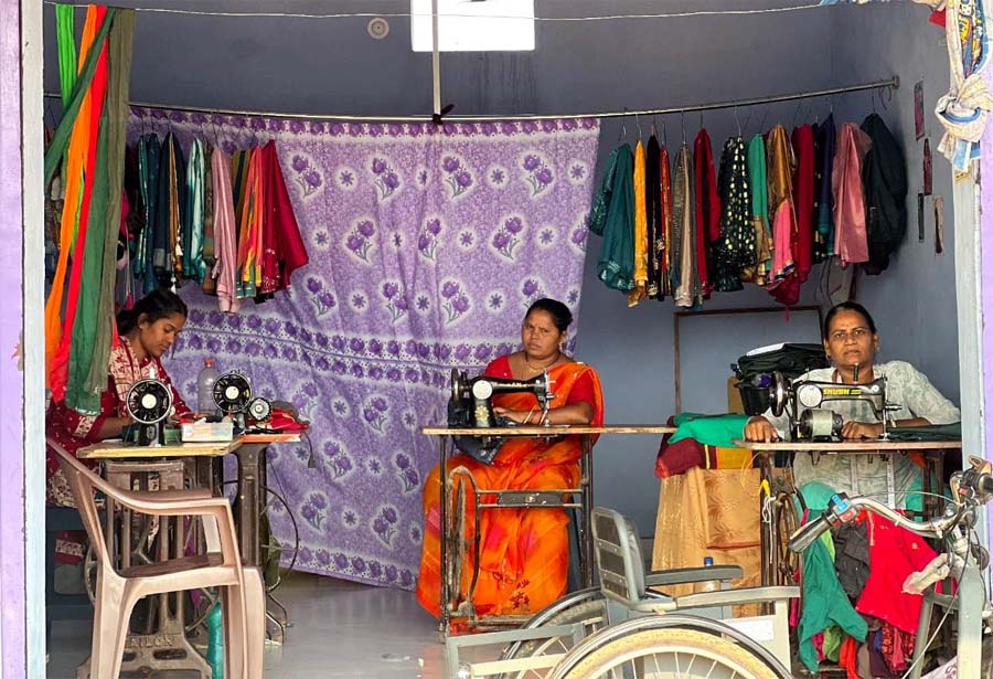 रायपुर : दिव्यांग सुश्री शशि बंजारे बनीं स्वरोजगार की मिसाल