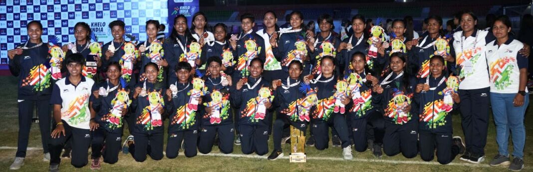 रायपुर : खेलो इंडिया ट्राइबल गेम्स (नवां दिन राउंड-अप) : किरण पिस्दा के एकमात्र गोल से छत्तीसगढ़ ने महिला फुटबॉल का स्वर्ण जीता; सोरेन, रीथुश्री और नागिनी ने एथलेटिक्स में दूसरा गोल्ड हासिल किया