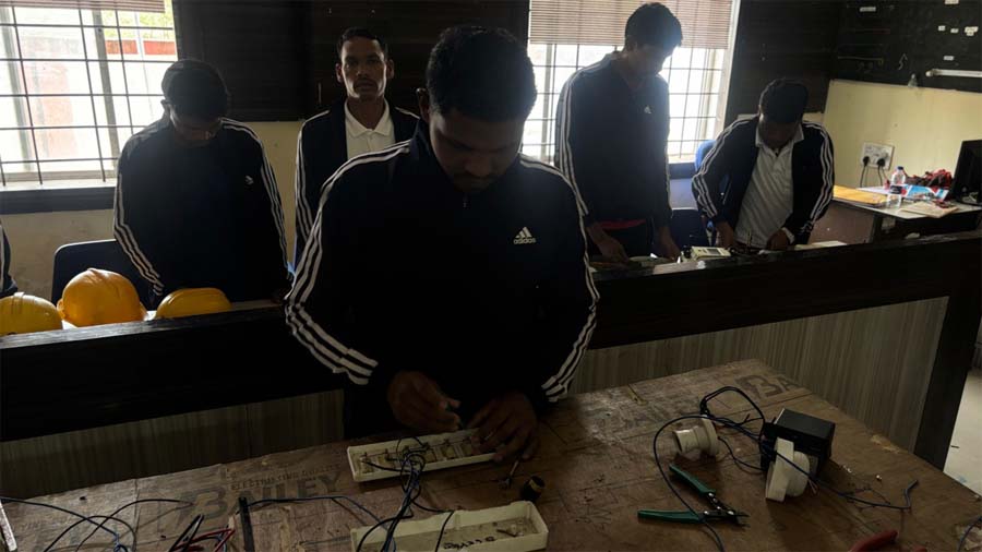 रायपुर : अंधेरे से उजाले की ओर-पुनर्वास नीति ने संवारा विनोद का भविष्य