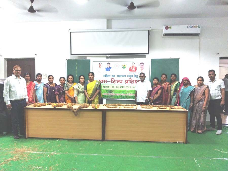 रायपुर : खस की सुगंधित जड़ों से शिल्प कला कृतियां और उत्पाद बनाने का प्रशिक्षण