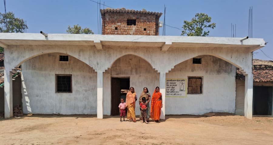 रायपुर : मिट्टी के घर से सपनों के आशियाने तक-मेहनत से बदली घर की तस्वीर