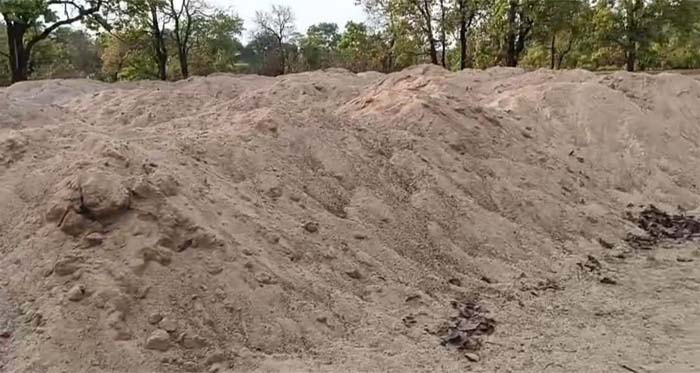रायपुर : 50 ट्रिप अवैध रेत जब्त