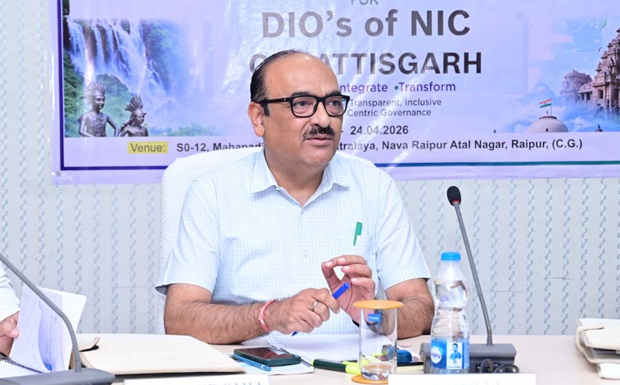 रायपुर : आम जनता को शासन की फ्लैगशिप योजनाओं का लाभ दिलाने के लिए सूचना प्रौद्योगिकी का अधिकतम इस्तेमाल करें – मुख्य सचिव विकासशील