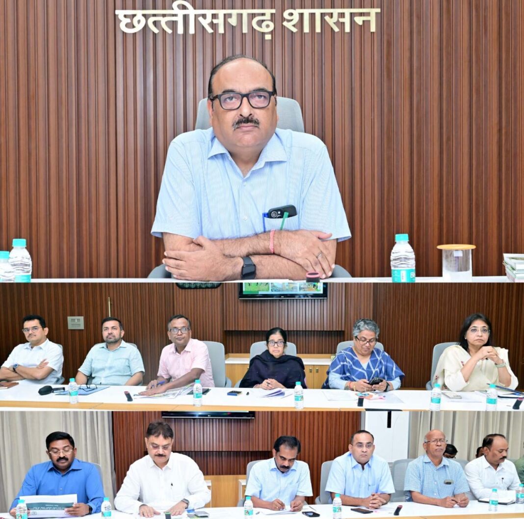 रायपुर : ग्रामीण क्षेत्रों को जलवायु परिवर्तन के अनुकूल बनाने और ग्राम पंचायतवार कार्ययोजना बनाएं – मुख्य सचिव विकासशील