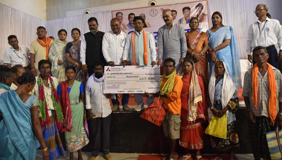 रायपुर : विकास की नींव रखने वाले हाथों का सम्मान