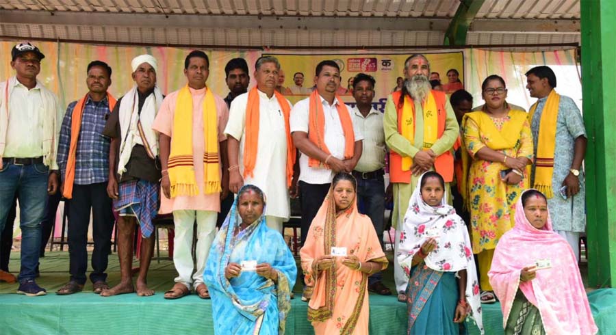 रायपुर : जिले के दूरस्थ गांव चिंगनार में लगा जनसमस्या निवारण शिविर