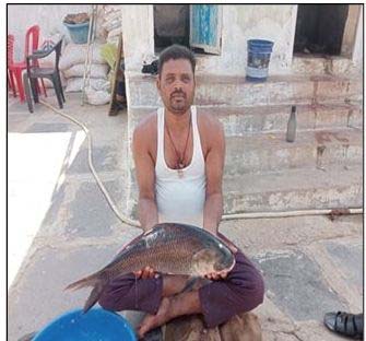 रायपुर : मछली पालन से आत्मनिर्भर बने प्रकाश धीवर