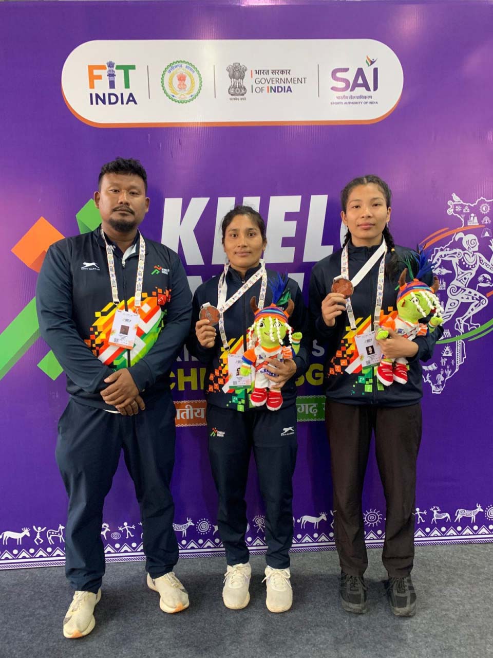 रायपुर : कुश्ती सीखने के लिए स्विमिंग पूल में जॉब करने वाली देबी डायमारी की मेहनत लाई रंग, खेलो इंडिया ट्राइबल गेम्स में जीता रजत