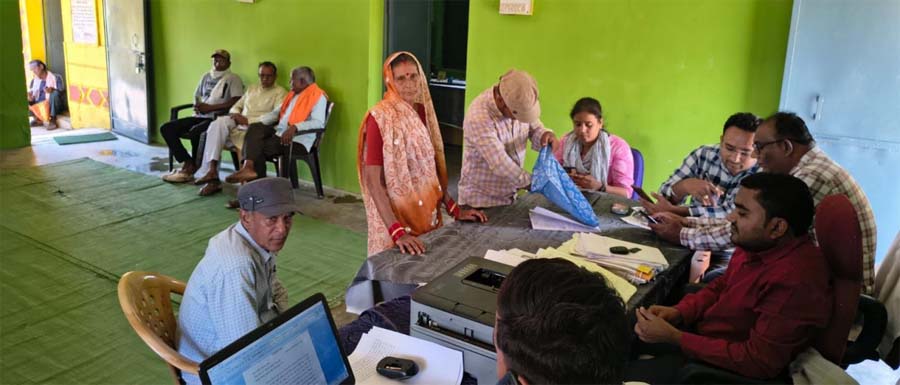 रायपुर : गांव में ही मिला न्याय-अकलाडोंगरी लिंक कोर्ट से राजस्व मामलों का त्वरित समाधान