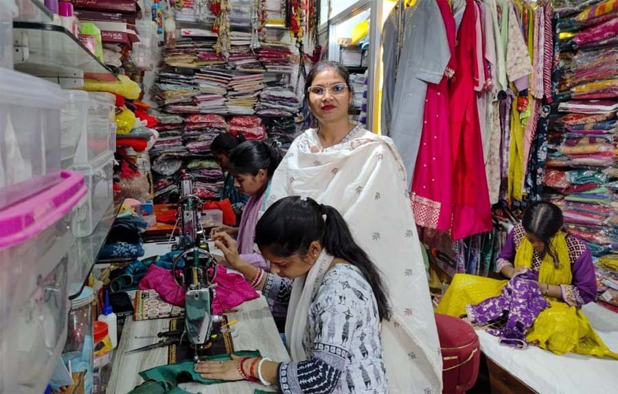 रायपुर : सिलफिली की मालती बनीं ‘लखपति दीदी‘, अपने साथ-साथ 14 महिलाओं को दिया रोजगार