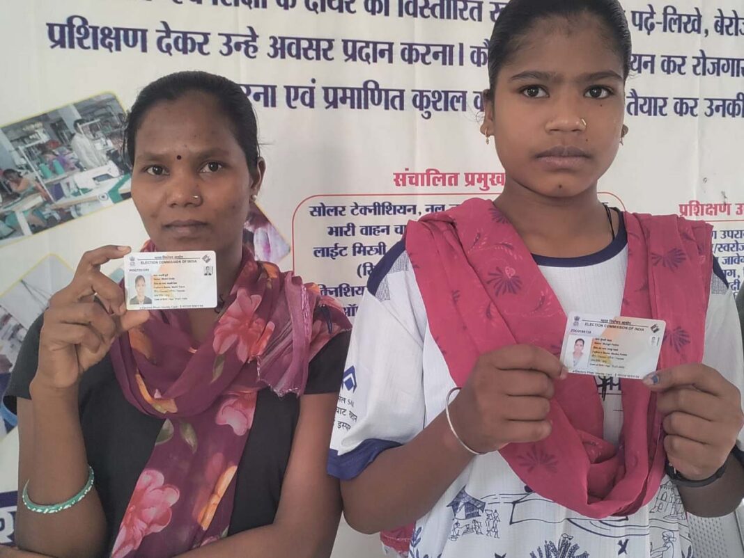 रायपुर : बंदूक से बदलाव तक : नारायणपुर में पुनर्वासितों की ट्रैक्टर प्रशिक्षण से नई जिंदगी की शुरुआत