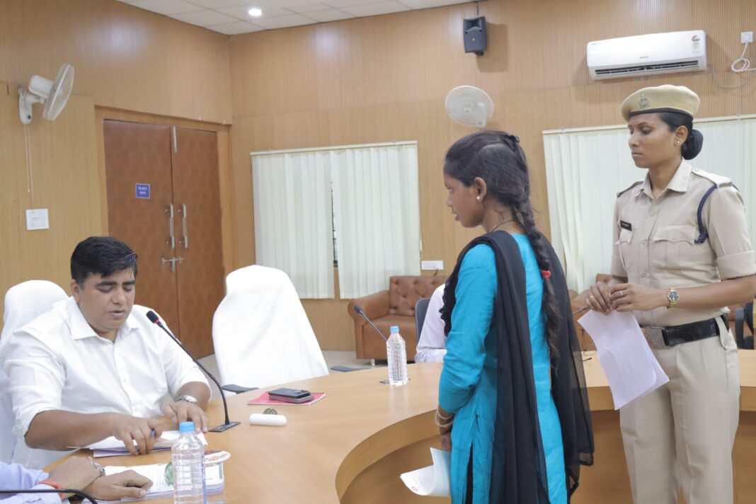 KORBA : जनदर्शन में कलेक्टर कुणाल दुदावत ने सुनी आमजन की समस्याएं