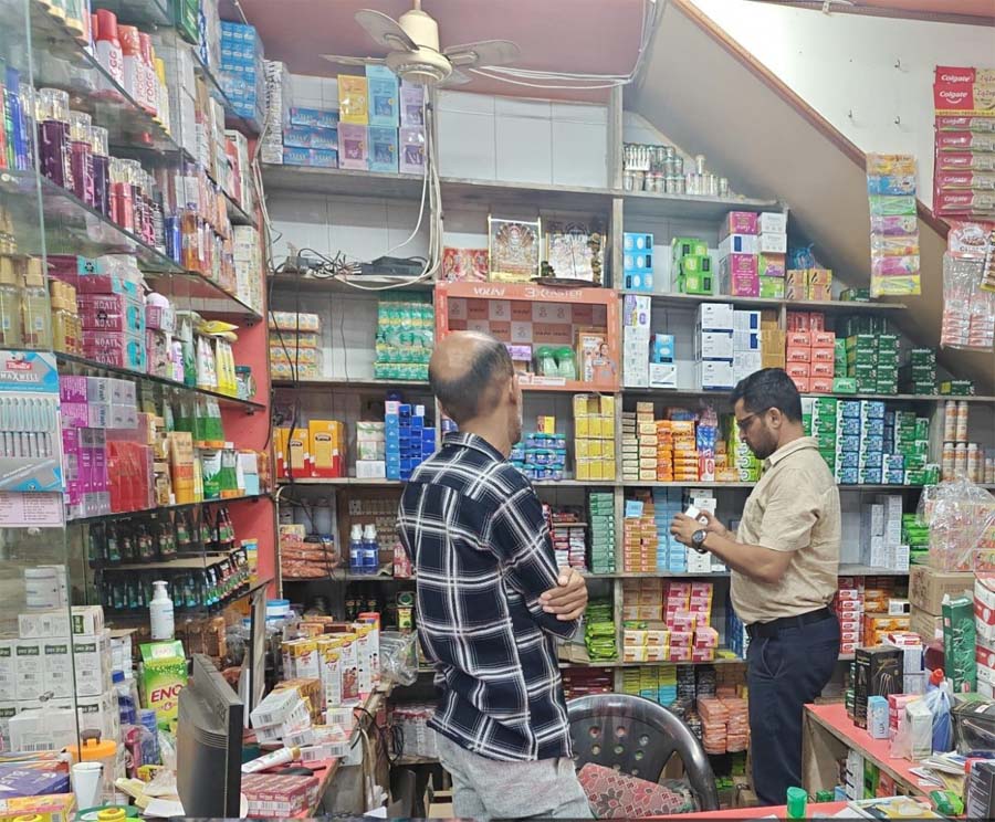 रायपुर : ‘सही दवा-शुद्ध आहार’ अभियान में जगदलपुर के चाट-गुपचुप सेंटरों और कॉस्मेटिक्स दुकानों का हुआ निरीक्षण