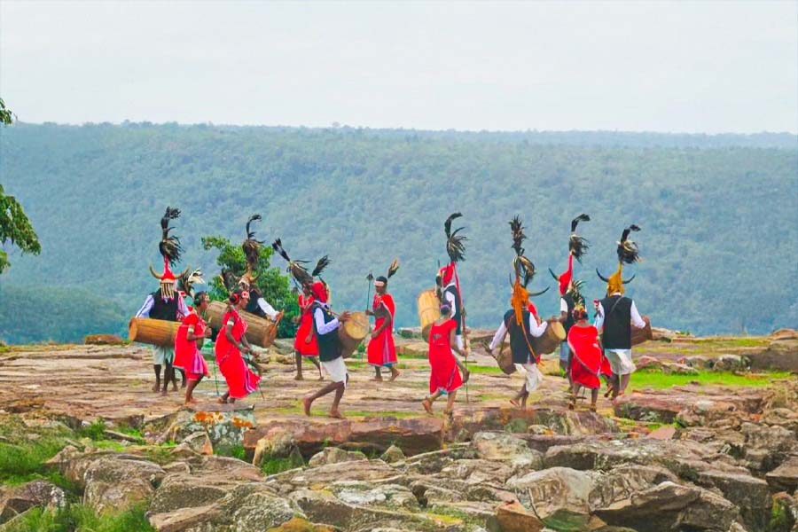 रायपुर : विशेष लेख : नए भारत का नया बस्तर : संघर्ष की छाया से निकलकर पर्यटन के उजाले की ओर