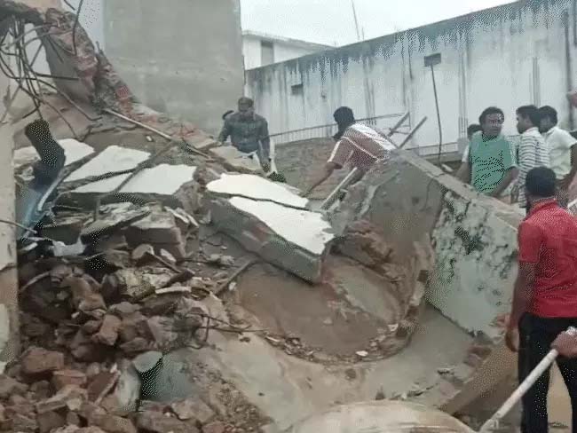 मध्य प्रदेश: अनूपपुर में 4 मंजिला लॉज अचानक गिरी, 2 की मौत, मलबे में कई लोगों के दबे होने की आशंका, 100 लोगों की टीम रेस्क्यू में जुटी