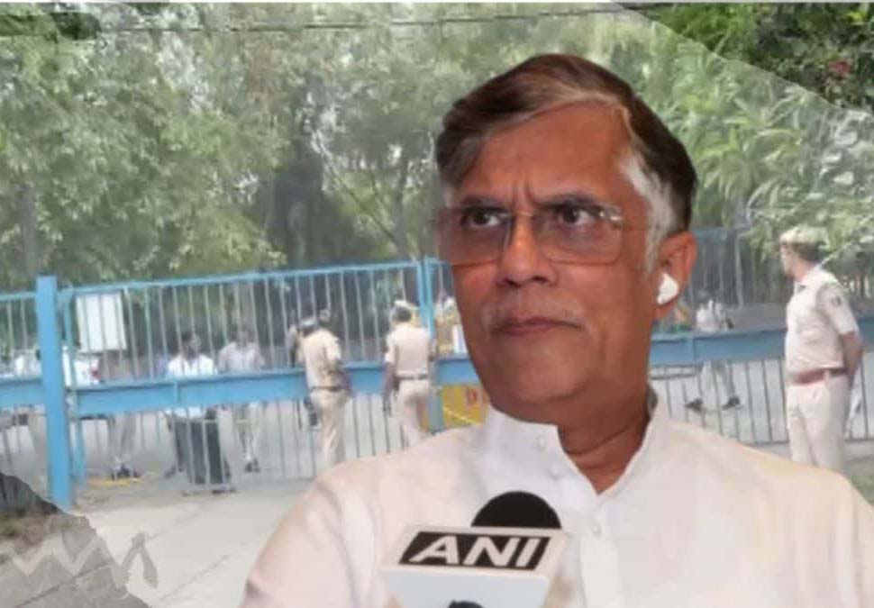 BIG NEWS: असम पुलिस की कांग्रेस नेता पवन खेड़ा के घर छापेमारी, CM हिमंता बोले- पाताल से ढूंढकर निकालेंगे; कांग्रेस नेता ने कहा था- CM की पत्नी के पास 3 पासपोर्ट