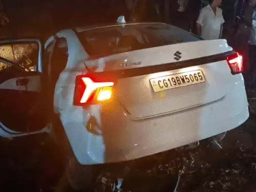 CG BIG NEWS: कांकेर में भीषण सड़क हादसा, NH में भिड़ीं 2 कारें, कॉन्स्टेबल का परिवार खत्म; पत्नी, दामाद, बहन और भांजे समेत 6 की जान गई, शादी से लौट रहे थे