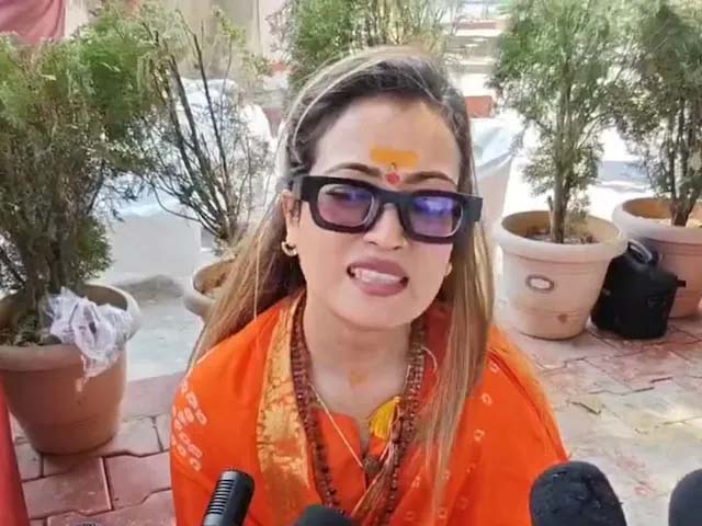 मध्य प्रदेश: हर्षानंद का संतों को चैलेंज- संन्यास पर सवाल उठाने पर बोली- फॉरेन फंडिंग साबित करें, मानहानि के ₹1करोड़ मांगे; अपने पहनावे और लुक्स पर कहा- डॉक्टर के कहने पर लगाया चश्मा