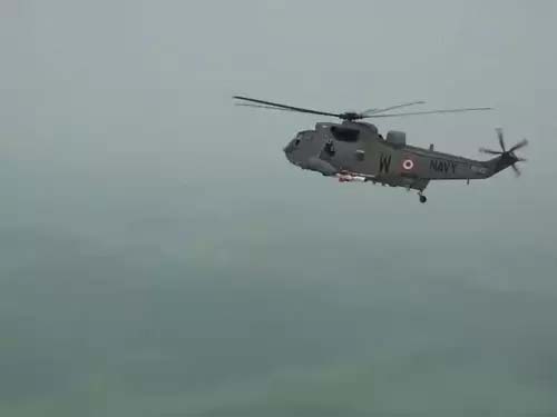 नई दिल्ली: DRDO-नेवी का सफल परीक्षण, बंगाल की खाड़ी में हेलिकॉप्टर से पहली बार एक साथ 2 मिसाइल लॉन्च, दोनों ने टारगेट पर सटीक निशाना लगाया; राजनाथ बोले- इसके बनने से सेना की ताकत काफी बढ़ेगी