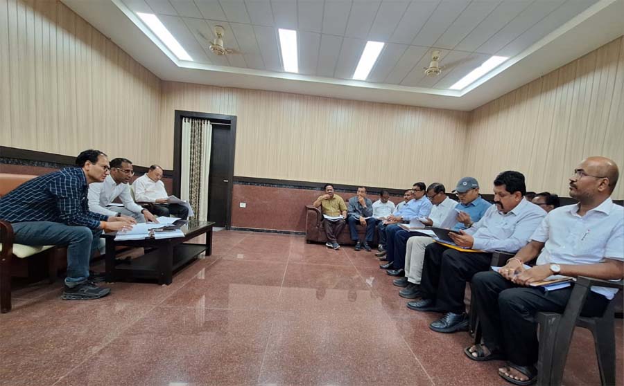 रायपुर : लोक निर्माण विभाग के सचिव ने सड़कों का काम देखा
