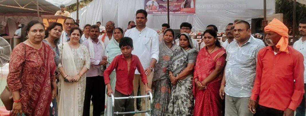 रायपुर : ’सुशासन तिहार’: धमतरी के समाधान शिविरों में उमड़ा जनसैलाब, 1070 आवेदनों का हुआ त्वरित निपटारा