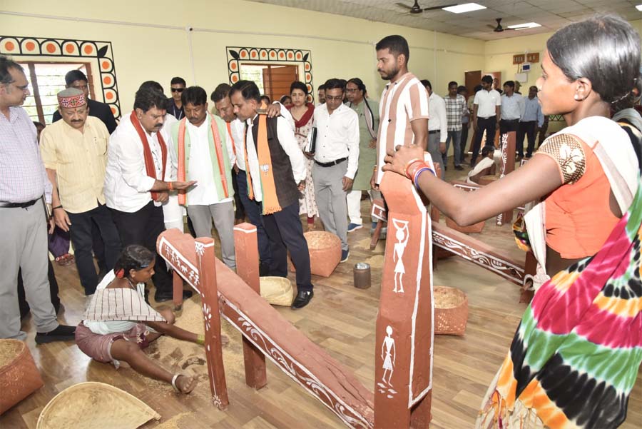 रायपुर : केंद्रीय गृह मंत्री के प्रस्तावित बस्तर प्रवास की तैयारियों का उप मुख्यमंत्री विजय शर्मा ने लिया जायज़ा