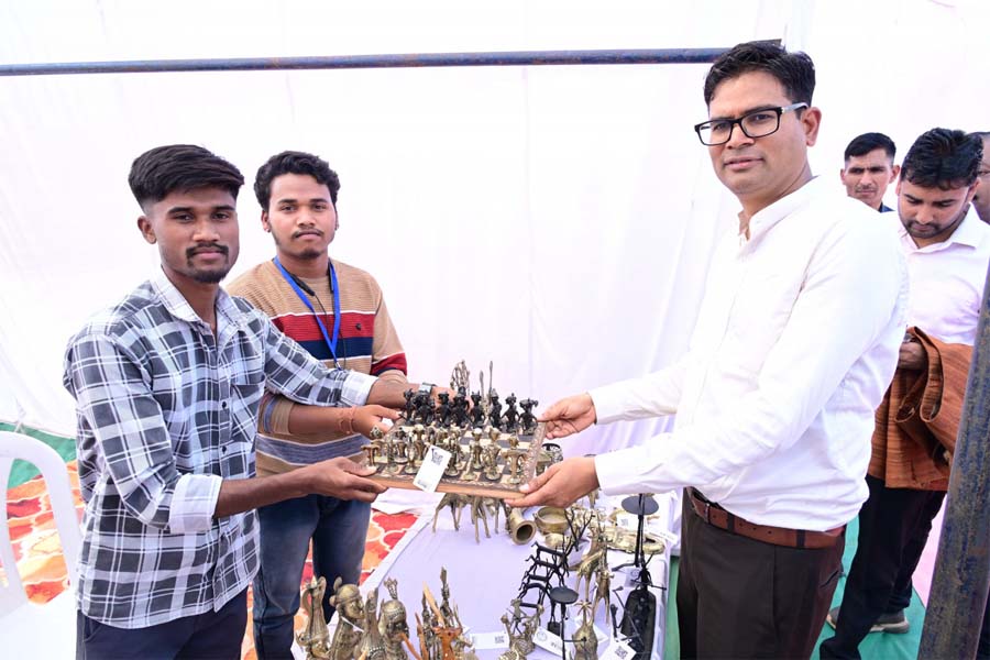 रायपुर : इनोवेशन महाकुंभ 1.0 में वित्त मंत्री ओपी चौधरी ने किया स्टॉल्स का निरीक्षण, युवाओं को दिया नवाचार का संदेश