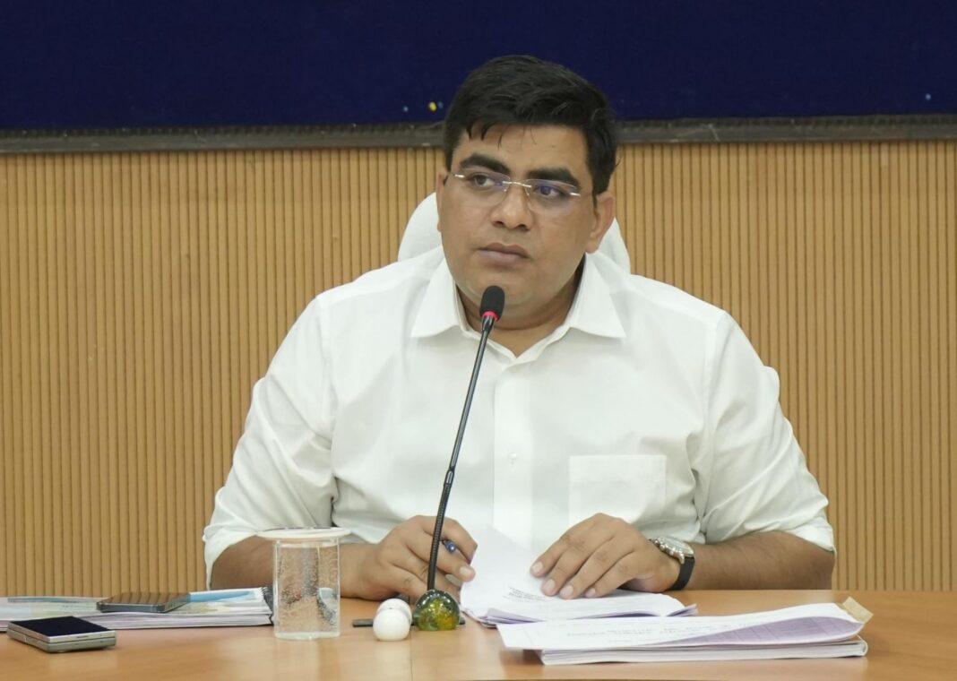 KORBA : विकास कार्यों के लिए आबंटित शासकीय पैसे का दुरुपयोग करने वालो के ऊपर करें एफआईआर – कलेक्टर
