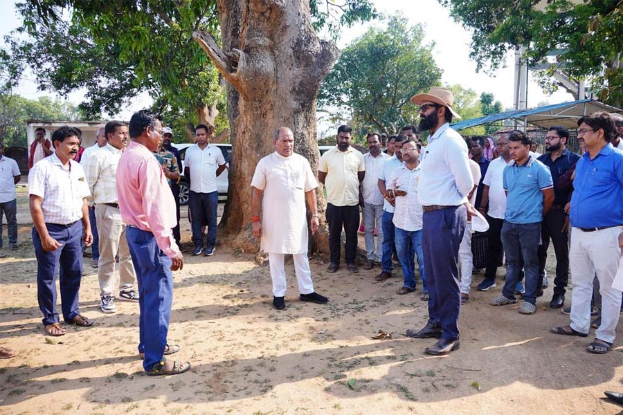 रायपुर : ग्राम रनपुर में प्रशासनिक सक्रियता : शिक्षा, स्वास्थ्य और बाजार व्यवस्था को सुदृढ़ करने की दिशा में महत्वपूर्ण पहल