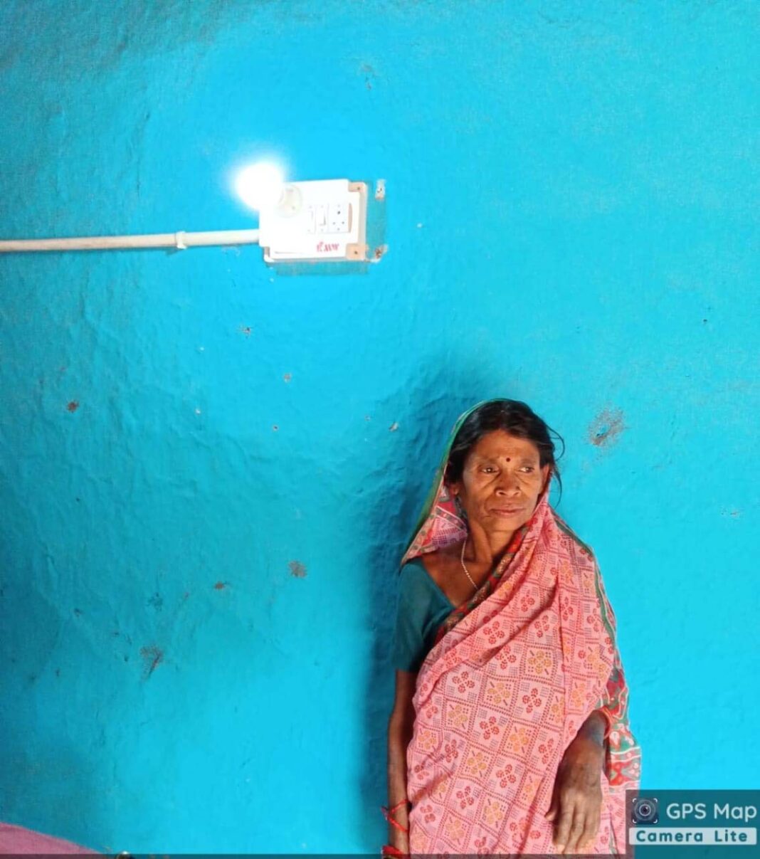 रायपुर : वनांचल में विकास का नया सवेरा : पहली बार बिजली से जगमगाया कटेमा गांव