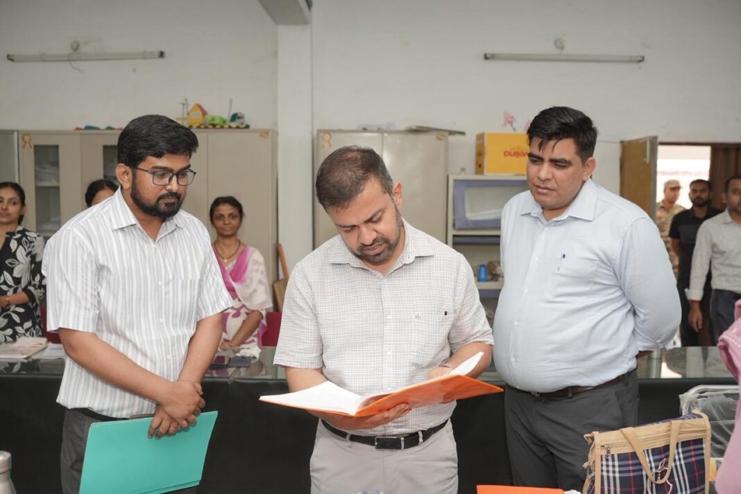 KORBA : प्रभारी सचिव ने पीएम एकलव्य आदर्श आवासीय विद्यालय, छुरी कला का किया औचक निरीक्षण