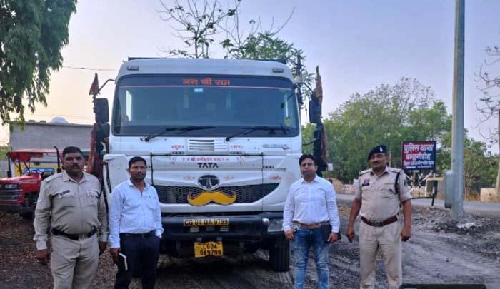 रायपुर : रेत के अवैध परिवहन पर बड़ी कार्रवाई, 6 हाइवा और 3 ट्रैक्टर जब्त