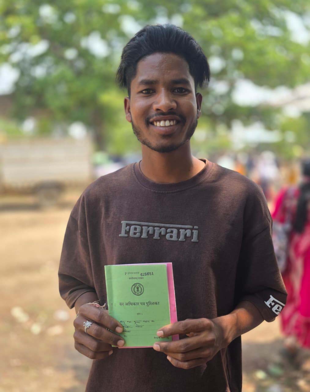 रायपुर : सुशासन तिहार बना जरूरतमंदों के लिए संबल : मन्नू को मिला वन अधिकार पत्र पुस्तिका, जताई खुशी