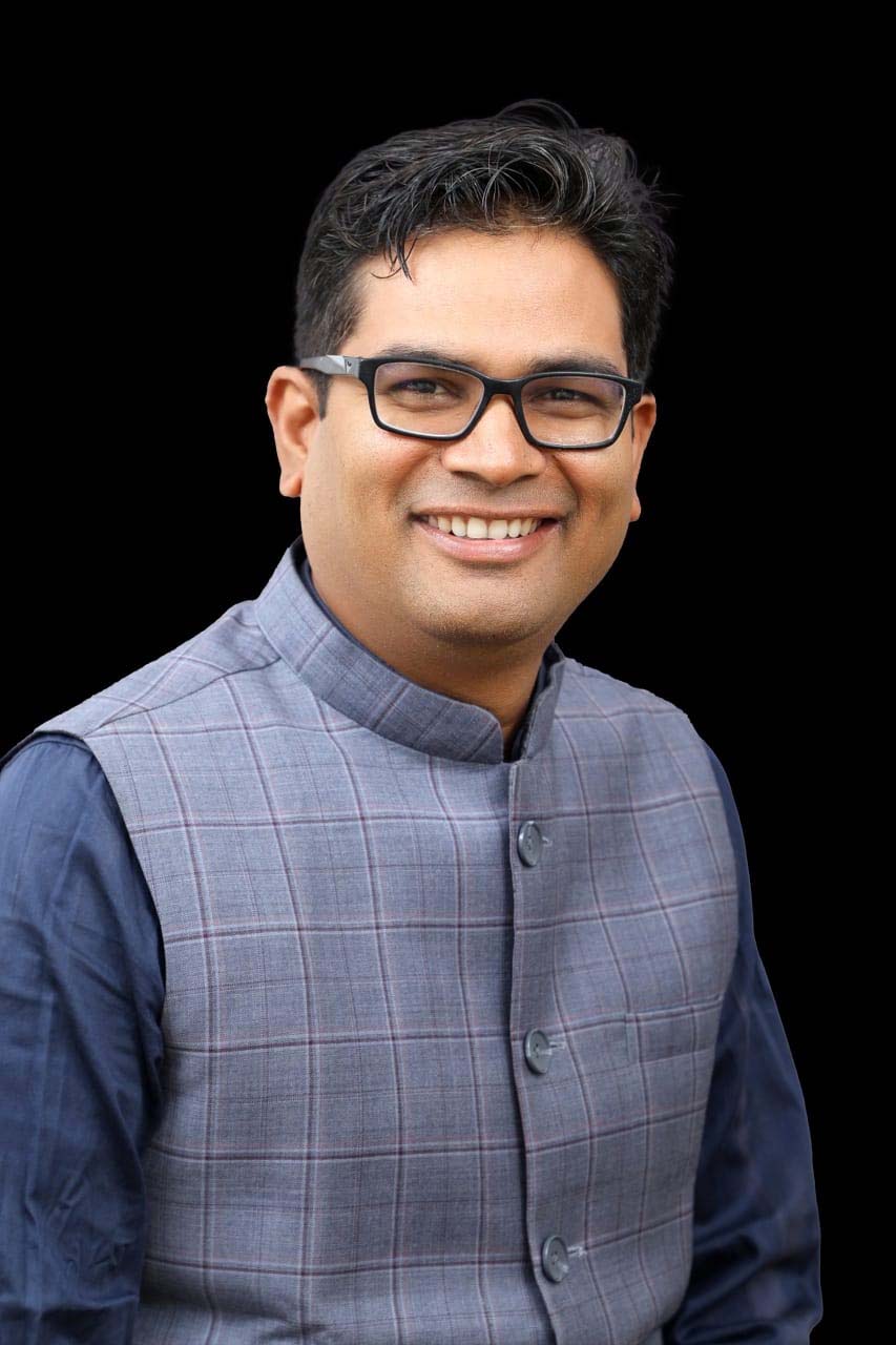 रायपुर : प्रधानमंत्री नरेंद्र मोदी के आव्हान पर वित्त मंत्री ओपी चौधरी ने सुरक्षा प्रोटोकॉल वाहन का उपयोग स्थगित किया