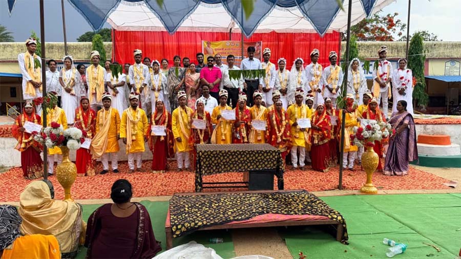 रायपुर : मुख्यमंत्री कन्या विवाह योजना के तहत जशपुर जिले में 65 जोड़े वैवाहिक बंधन में बंधे