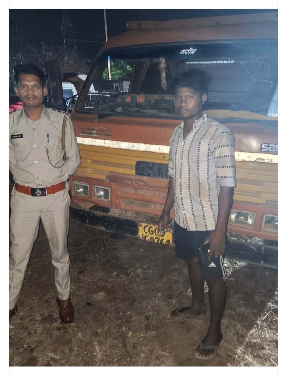 रायपुर : खनिज विभाग की बड़ी कार्रवाई : अवैध रेत परिवहन करते 2 माजदा वाहन जप्त