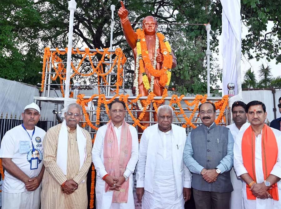 रायपुर : सुशासन तिहार 2026 : मुख्यमंत्री विष्णु देव साय ने किया मुंगेली नगर के चौक-चौराहों में स्थापित प्रतिमाओं का अनावरण