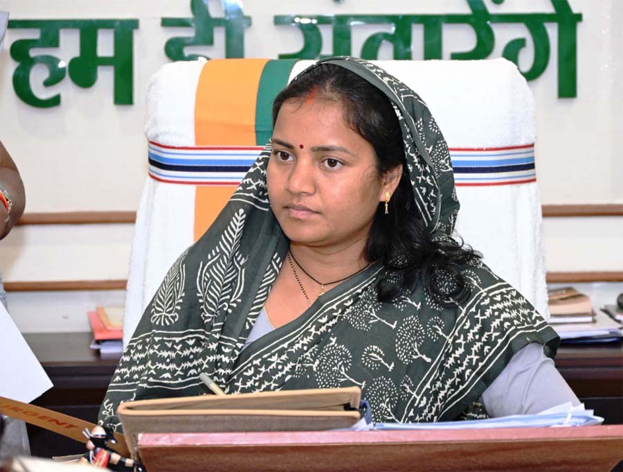 रायपुर : हाथी के हमले में जान गंवाने वाले ग्रामीणों के परिजनों को त्वरित राहत