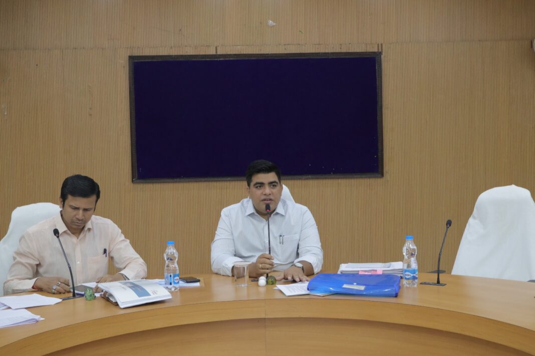 KORBA : सुशासन तिहार के दौरान फील्ड में रहकर किसानों की समस्याओं का समयबद्ध निराकरण सुनिश्चित करें – कलेक्टर