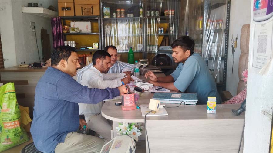 रायपुर : 1386 बोरी खाद जब्त, तीन कृषि केंद्र सील