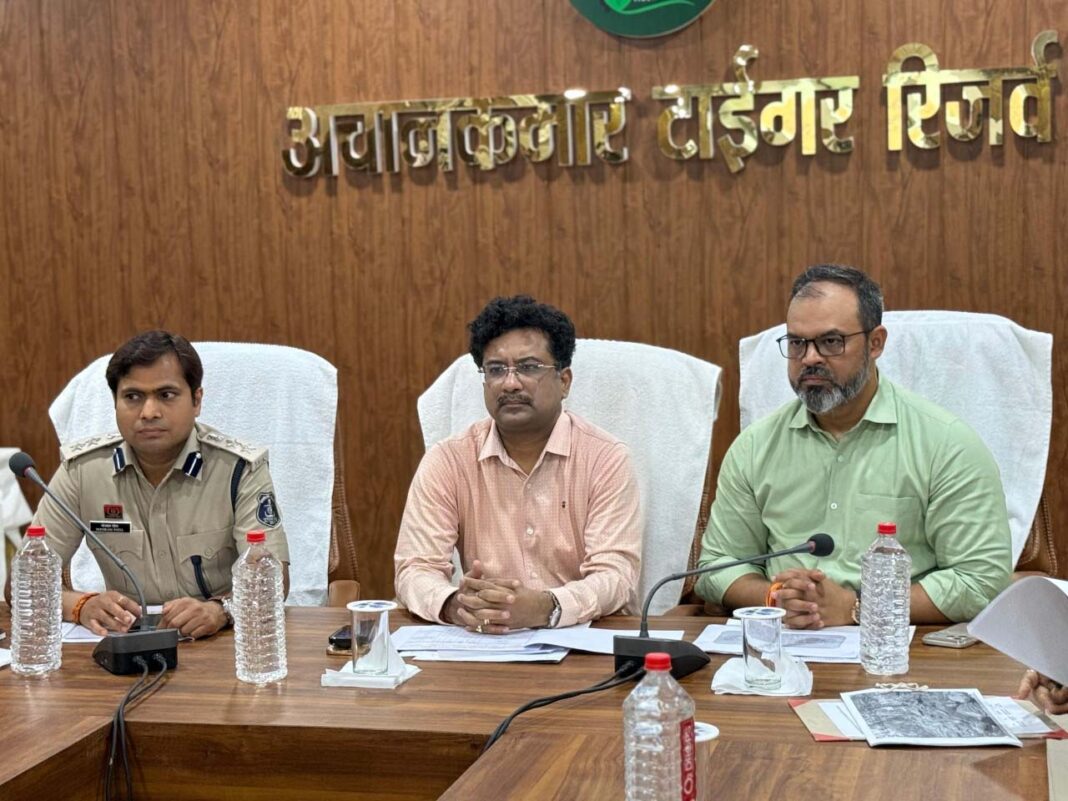 रायपुर : प्रमुख सचिव बोरा अचानकमार क्षेत्र का किया दौरा