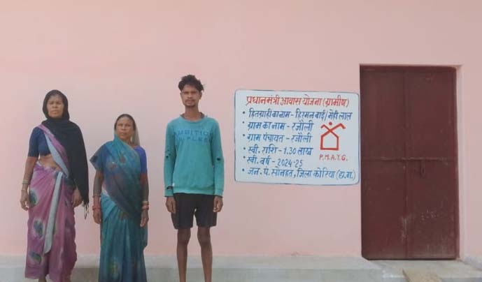रायपुर : प्रधानमंत्री आवास योजना से बदली हिरमन बाई के परिवार की जिंदगी