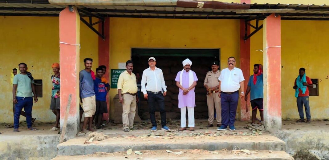 रायपुर : लघु वनोपज संघ के अध्यक्ष रूपसाय सलाम ने किया सुकमा जिले का दौरा