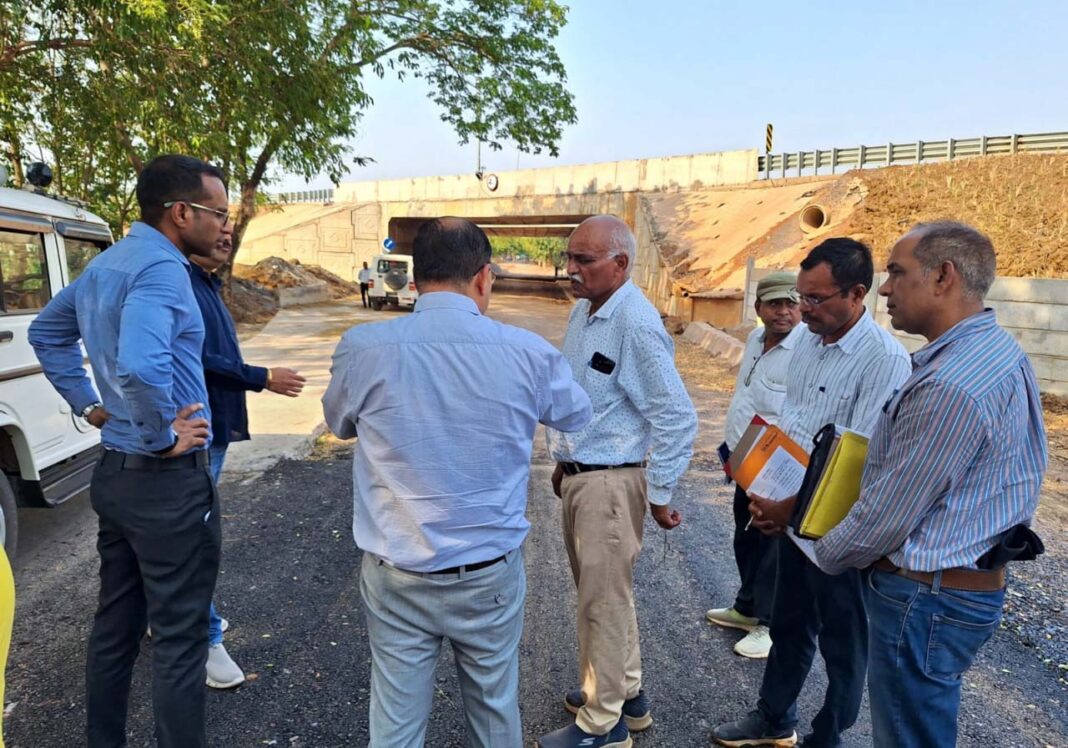 रायपुर : लोक निर्माण विभाग के सचिव ने निर्माणाधीन कुरुद-सिर्री मार्ग और सिर्री-चटौद सड़क का किया निरीक्षण