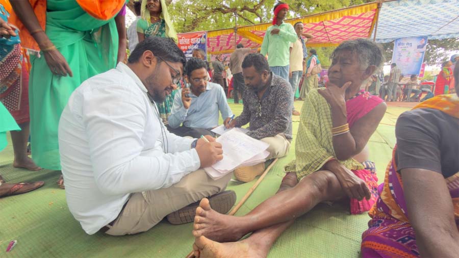रायपुर : मोटली सोढ़ी को पहली बार सुशासन तिहार में मिले सरकारी दस्तावेज
