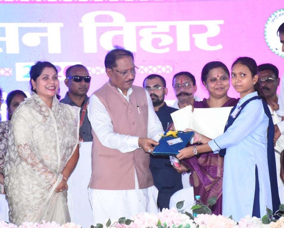 रायपुर : ग्रामीण अंचल की बेटी बनी प्रेरणा : मुख्यमंत्र विष्णुदेव साय ने सराहा उत्कृष्ट प्रदर्शन